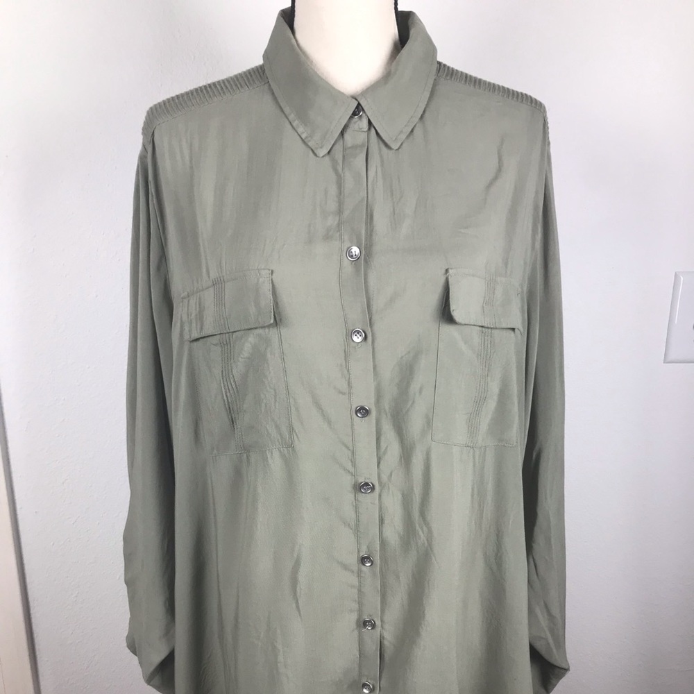 CHICO BUTTON TAP SLEEVE FRONT POCKETS SHIRT TOP